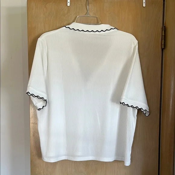 White Scalloped Trim Women's Top - Picture 4 of 4